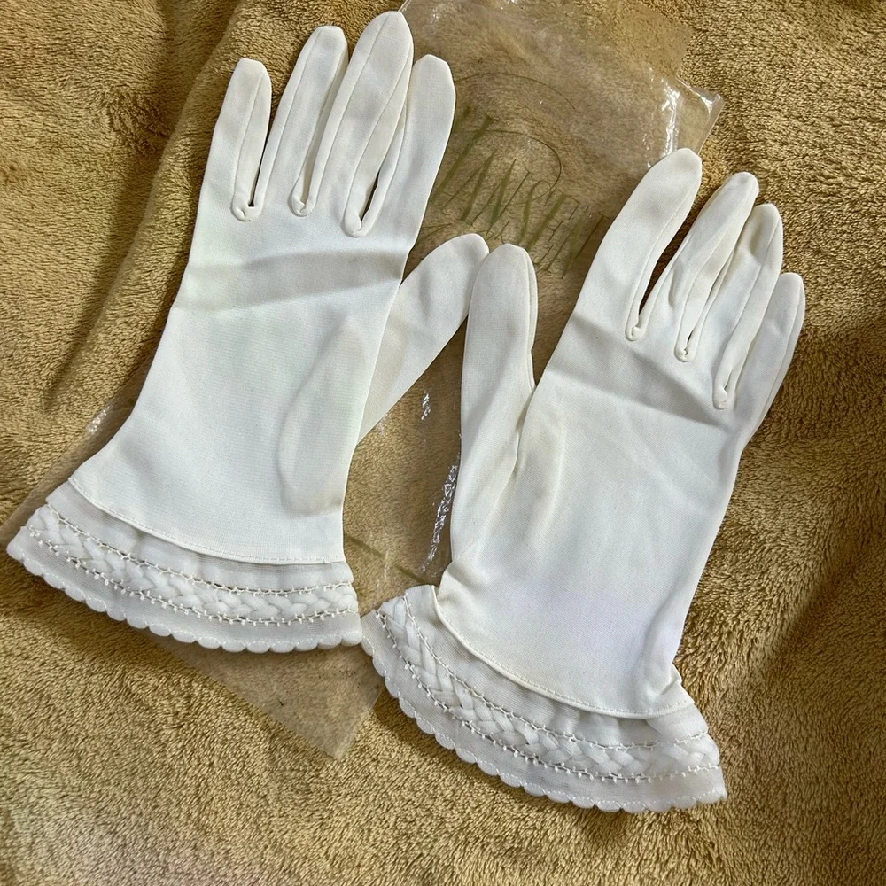 Vintage Off-White Wrist Gloves
